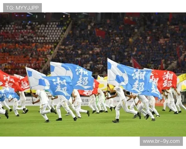 延吉足球大爷带领草根球队走向辉煌 成为足球精神的象征与城市英雄