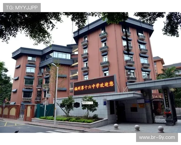 以十六中足球跑道为核心构建校园体育发展新蓝图探索与实践路径研究