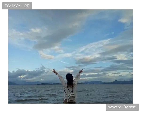 小薇因为伤病无法再踢足球了告别赛场开启新的人生篇章